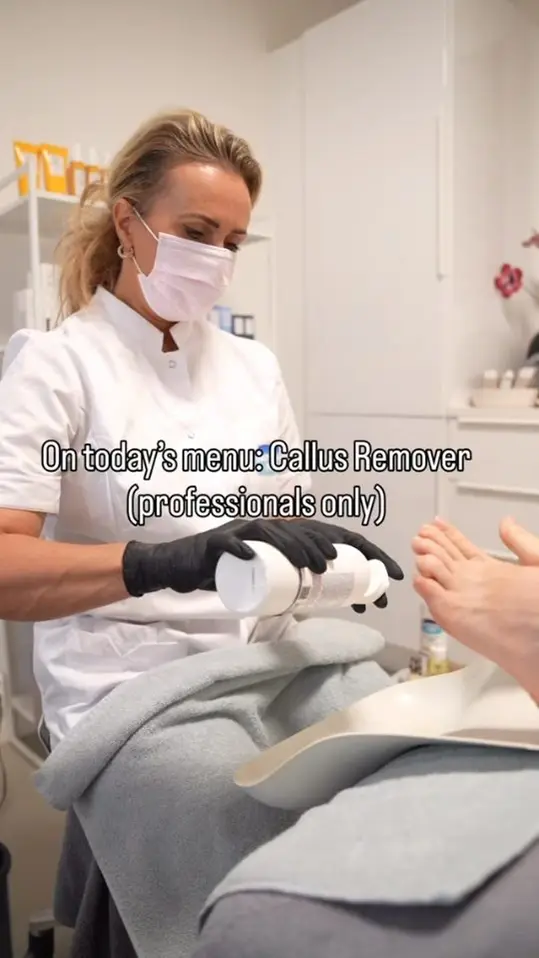 Reelcover van Imperial Feet: een pedicure aan het werk in de salon, met de tekst On today's menu.