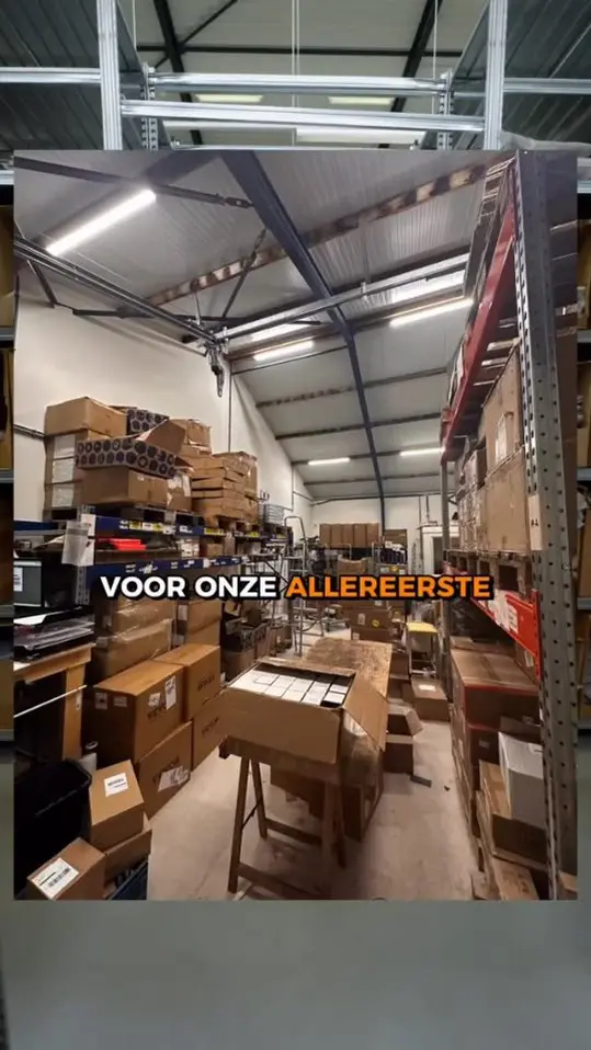 Reelcover van Innostock: dozen in het magazijn, met de tekst Voor onze allereerste.