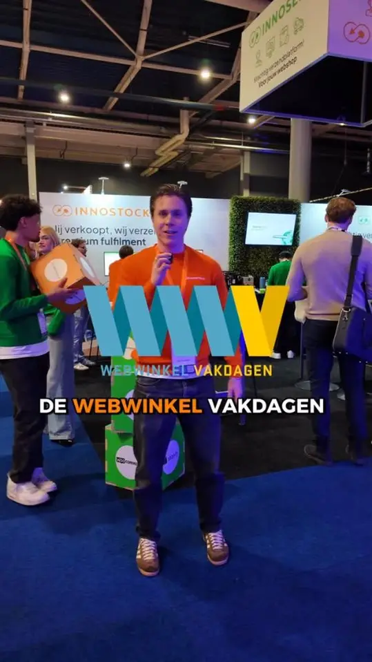 Reelcover van Innostock: een medewerker op de Webwinkel Vakdagen.